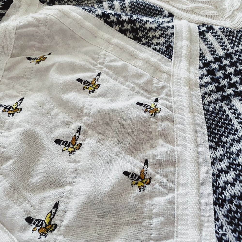 UNISEX - Vintage Quilted Eagle Sweater - Picture 4 of 5